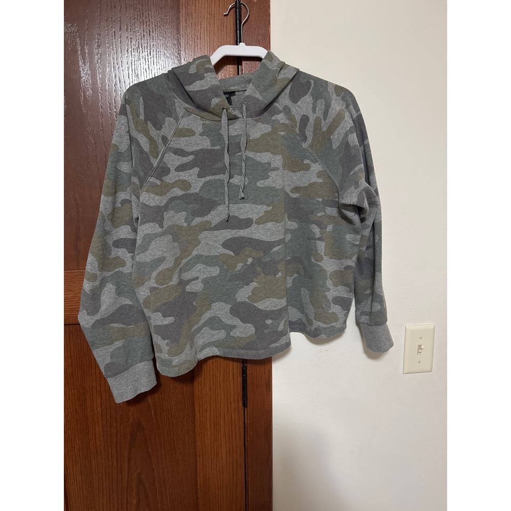 TORRID Camouflage Hoodie Cropped Sweatshirt Women Size 1 Grey Green camo